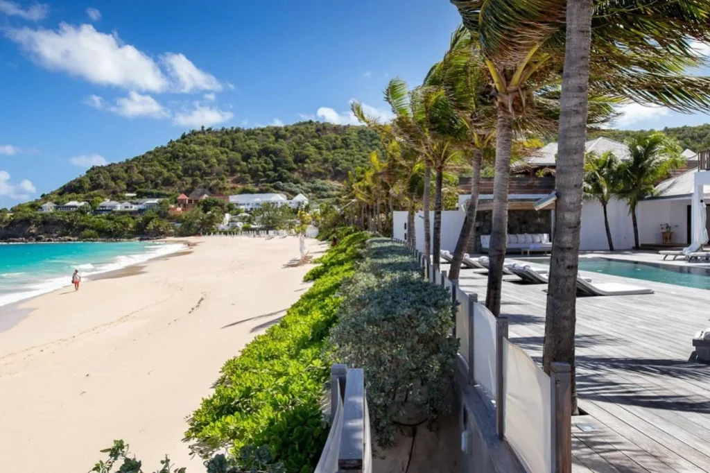Haven't planned your honeymoon yet? We've got the deets for a dreamy trip to St. Barts! ⁠ ⁠ ? St.