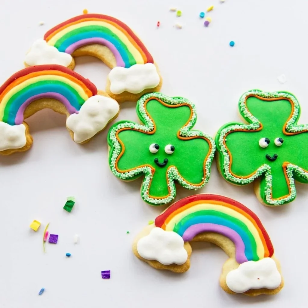 Happy St. Patricks Day! We're a little green with envy that 2tartsbakery makes everything from cakes to pies and even