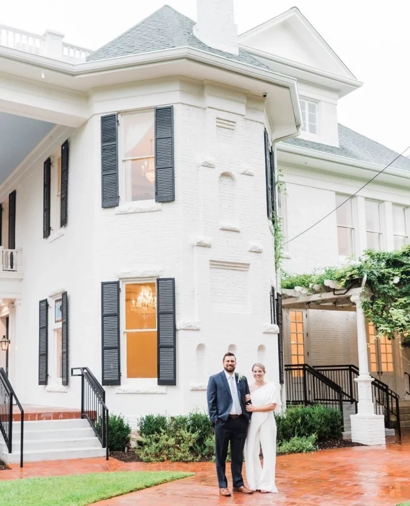 We’re sharing the very finest mansion wedding venues Austin, TX has to offer so if their luxe grandeur and intimate,