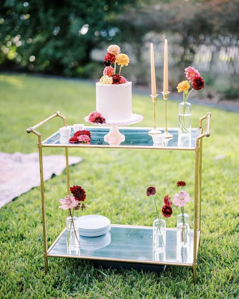 Cutest little cake cart if we do say so ourselves! ? ?bakerycloudnine's party-sized cakes are a must for any intimate